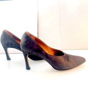 ELLEN TRACY Size 8 M suede High Stilett  heel